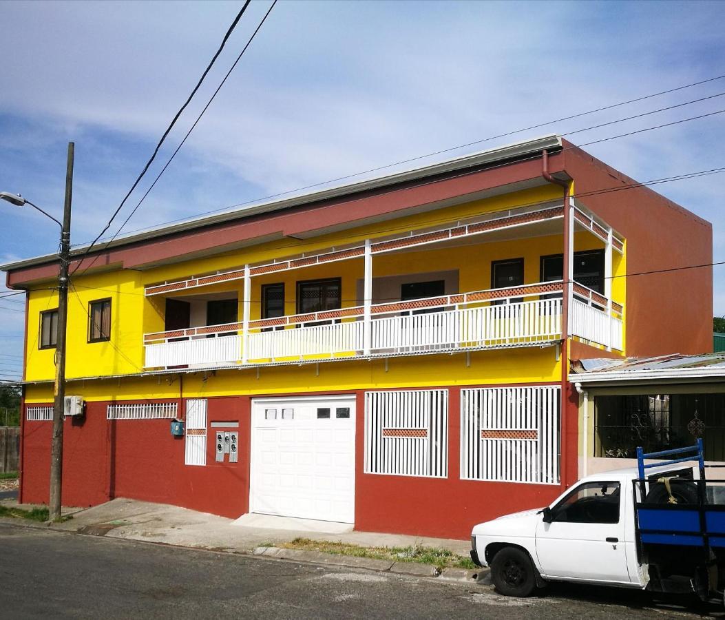 פוארטו לימון Aptos Casa Caribe, Habitaciones Privadas En Aptos Compartidos & Aptos Completos Con Auto Entrada מראה חיצוני תמונה