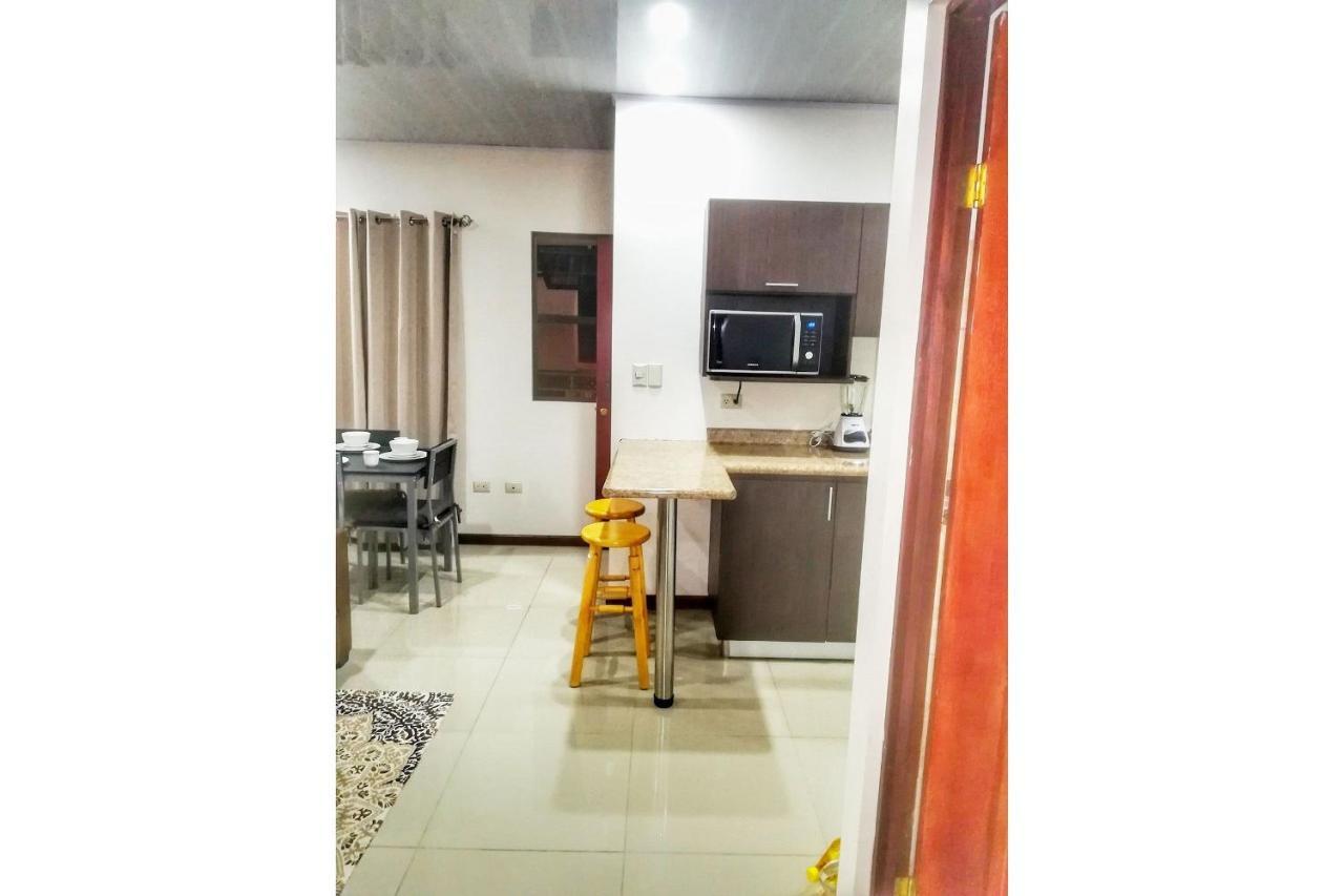 פוארטו לימון Aptos Casa Caribe, Habitaciones Privadas En Aptos Compartidos & Aptos Completos Con Auto Entrada מראה חיצוני תמונה