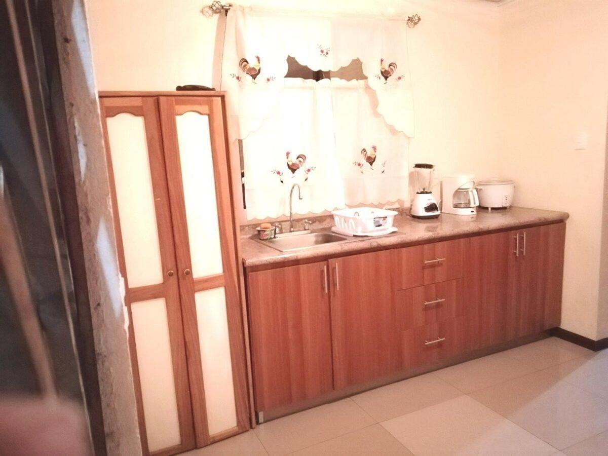 פוארטו לימון Aptos Casa Caribe, Habitaciones Privadas En Aptos Compartidos & Aptos Completos Con Auto Entrada מראה חיצוני תמונה