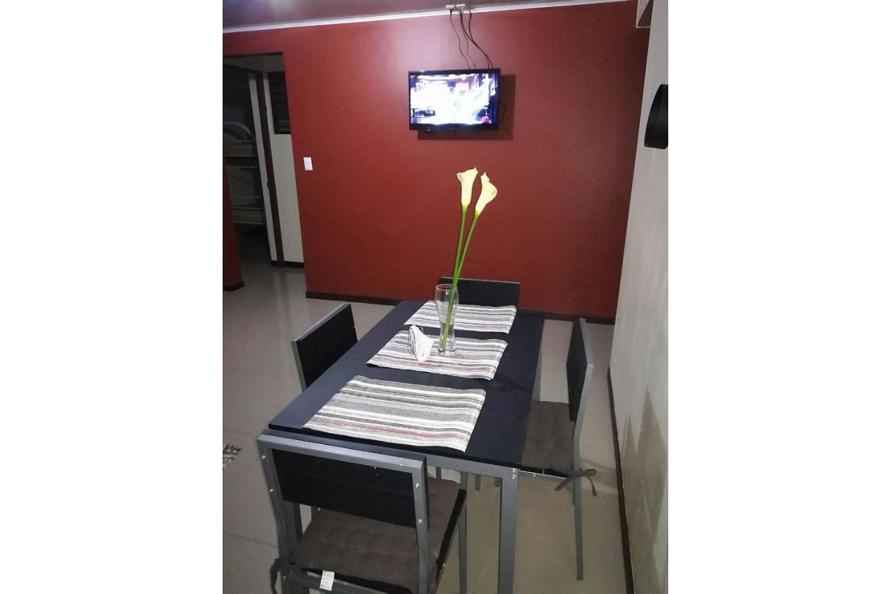 פוארטו לימון Aptos Casa Caribe, Habitaciones Privadas En Aptos Compartidos & Aptos Completos Con Auto Entrada מראה חיצוני תמונה