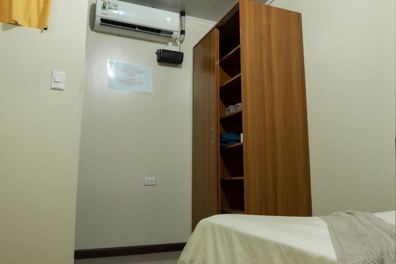 פוארטו לימון Aptos Casa Caribe, Habitaciones Privadas En Aptos Compartidos & Aptos Completos Con Auto Entrada מראה חיצוני תמונה