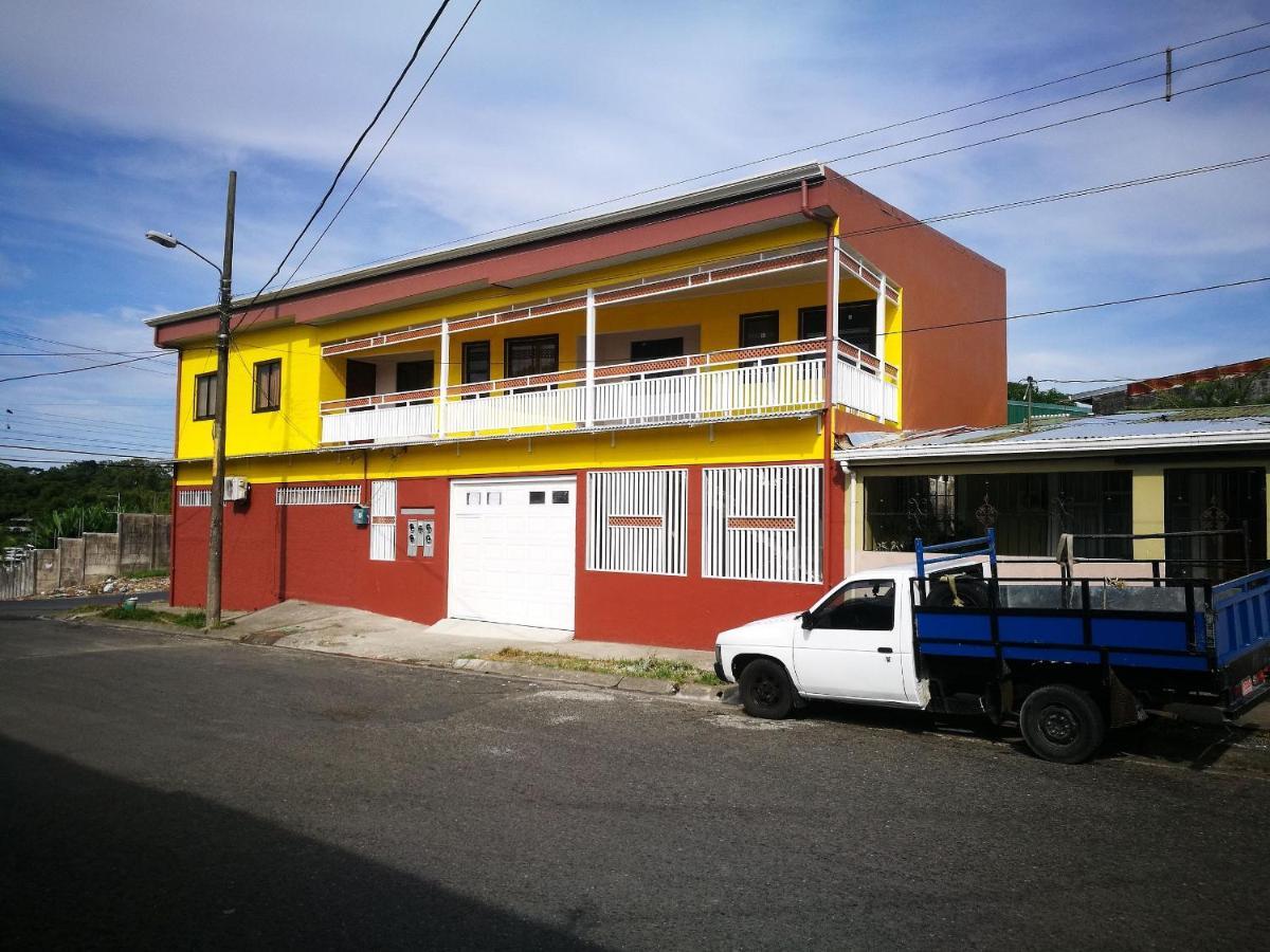 פוארטו לימון Aptos Casa Caribe, Habitaciones Privadas En Aptos Compartidos & Aptos Completos Con Auto Entrada מראה חיצוני תמונה